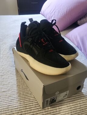 Black Men's Athletic Sneakers with Cream Sole and Red Accent